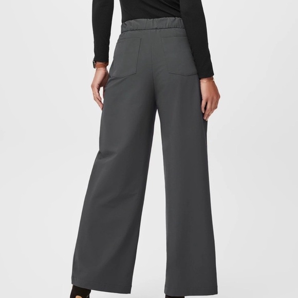 Figs scrubs - Picture 3 of 3